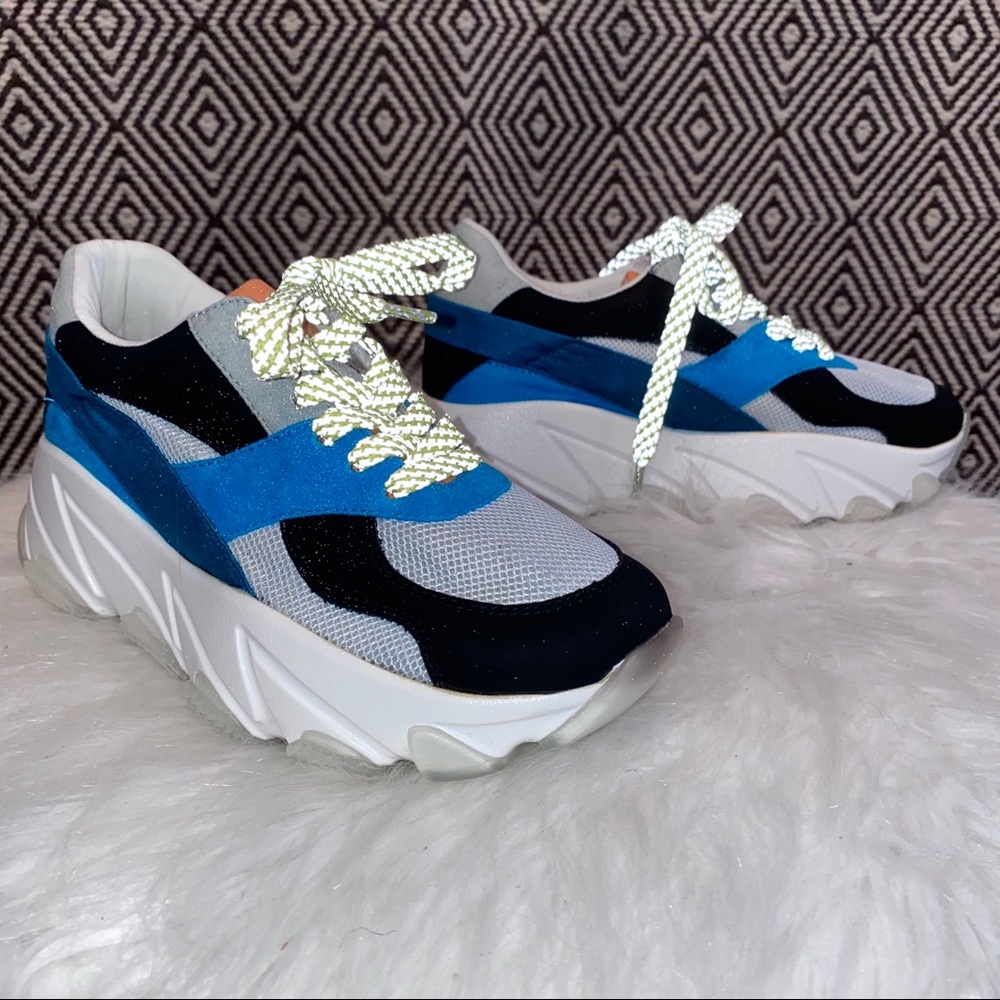 Steve Madden Sneakers / Womens size 6